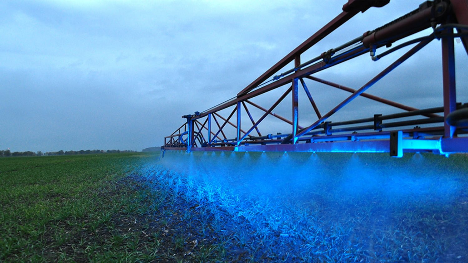 Spray Rig Operator Helping Operators in the Field - TYRI Lights