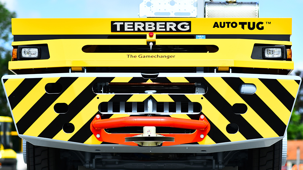 TYRI-Drive-Light-HLcompact-Terberg-TSV_AutoTUG-1030px TYRI HL Compact LED drive lights installed on a Terberg AutoTUG vehicle, providing powerful illumination and enhanced safety for terminal operations.