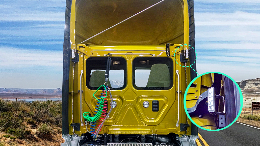 TYRI-VL4-Freightliner-Cascadia-Appplication-Montage-1030px TYRI VL4 LED safety light installed on a Freightliner Cascadia truck, enhancing rear visibility and road safety in long-haul transport operations.